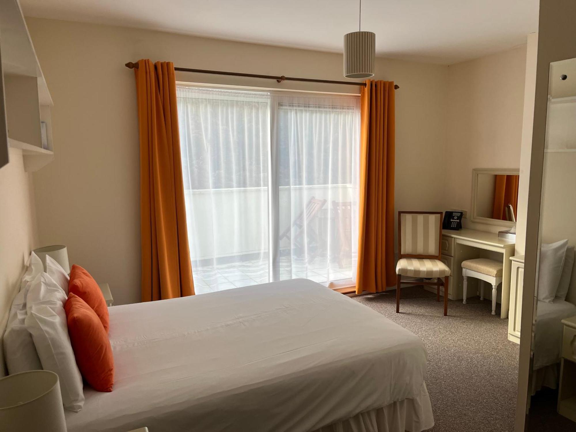 The Prince Of Wales Hotel St Ouen's Екстер'єр фото